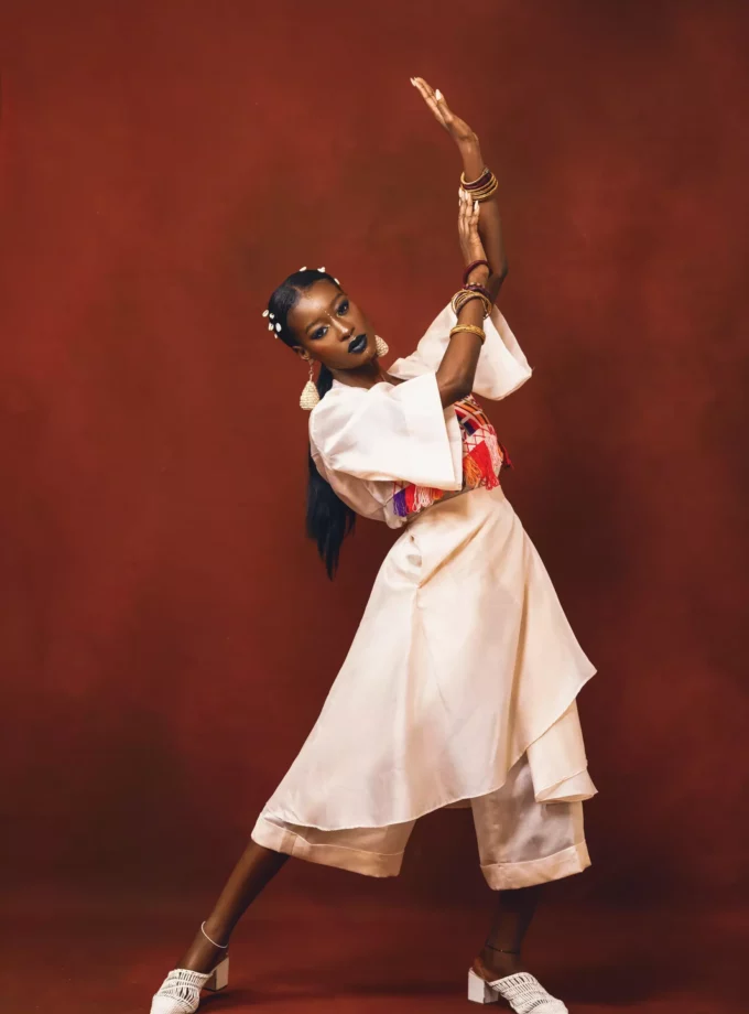 FREE FITTING MIDI SKORT